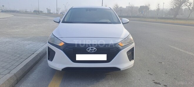 Hyundai IONIQ-1