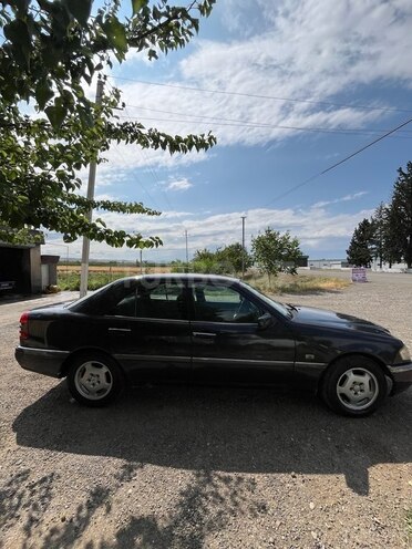 Mercedes C 220 1995, 285,000 km - 2.2 l - Tovuz