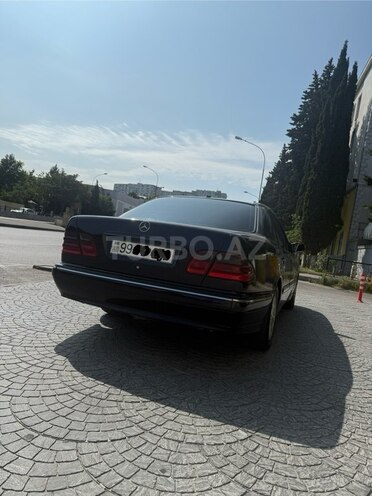 Mercedes E 220 d 2000, 300,000 km - 2.2 l - Bakı