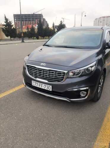 Kia Carnival-1