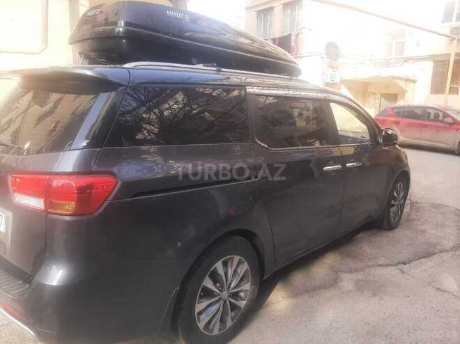 Kia Carnival-5