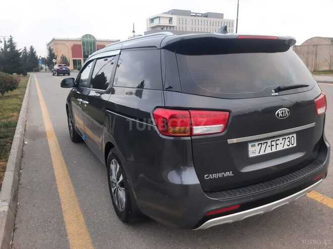 Kia Carnival-10