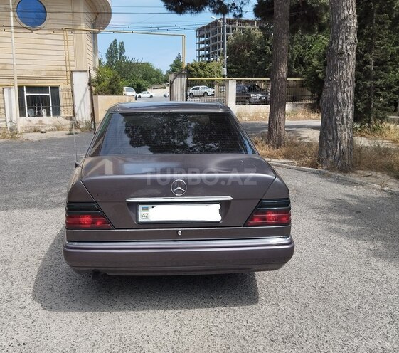 Mercedes E 220 1994, 399,000 km - 2.2 l - Bakı