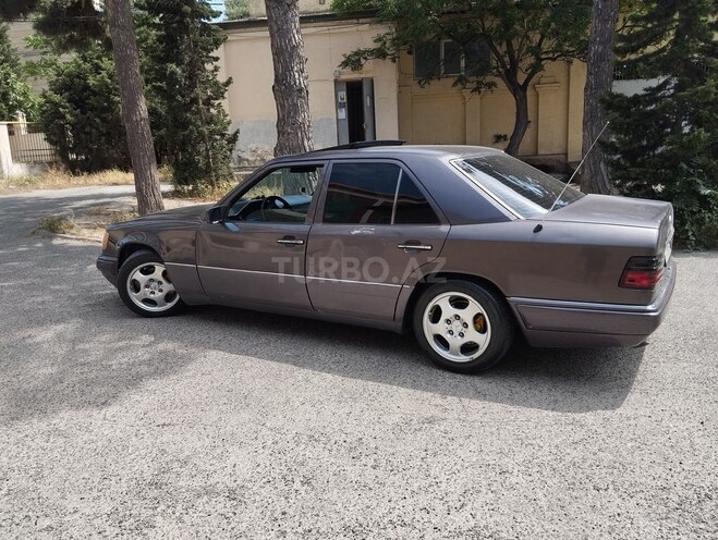 Mercedes E 220 1994, 399,000 km - 2.2 l - Bakı
