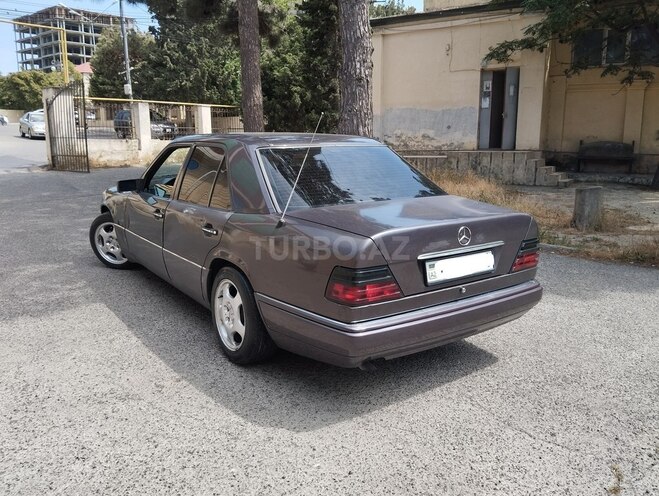 Mercedes E 220 1994, 399,000 km - 2.2 l - Bakı