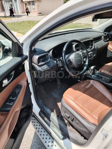 Kia Sorento-12