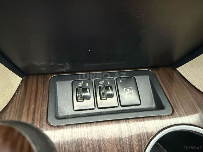 Toyota Camry-12