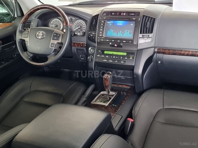 Toyota Land Cruiser-19