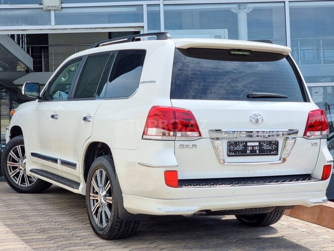 Toyota Land Cruiser-9