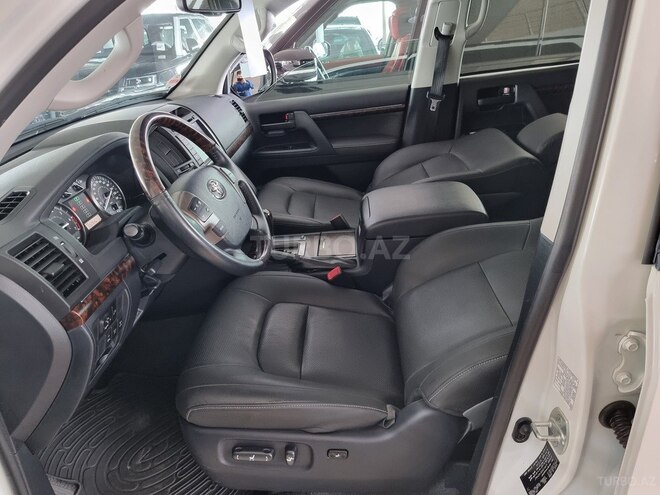Toyota Land Cruiser-11