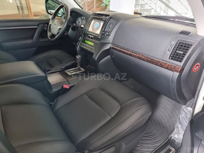 Toyota Land Cruiser-16