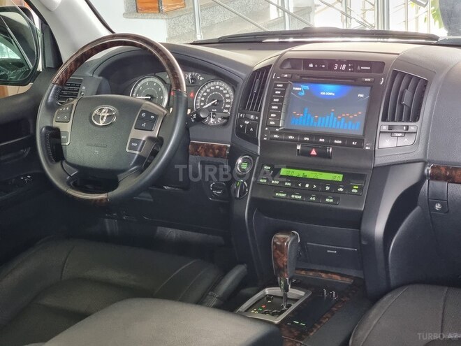 Toyota Land Cruiser-17
