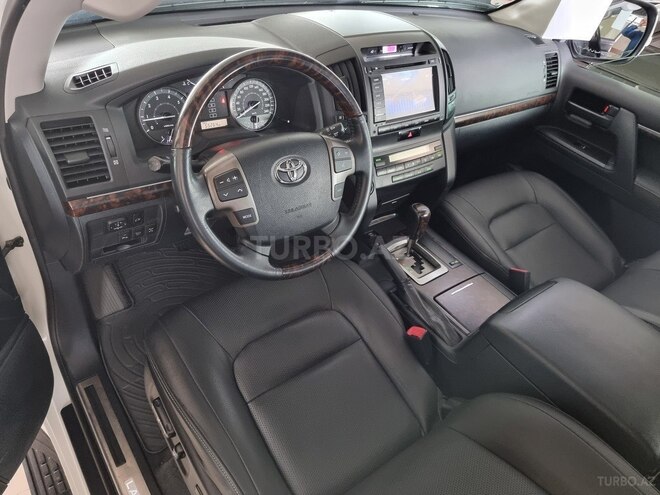 Toyota Land Cruiser-21