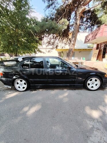 BMW 320 1995, 300,000 km - 2.0 l - Qazax