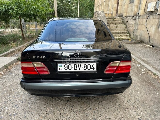 Mercedes E 200 1999, 300,000 km - 2.0 л - Sabirabad