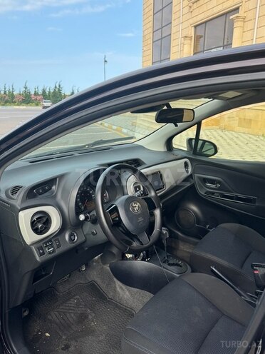 Toyota Vitz 2015, 135,000 km - 1.3 л - Sumqayıt