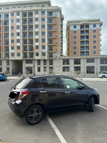 Toyota Vitz 2015, 135,000 km - 1.3 л - Sumqayıt
