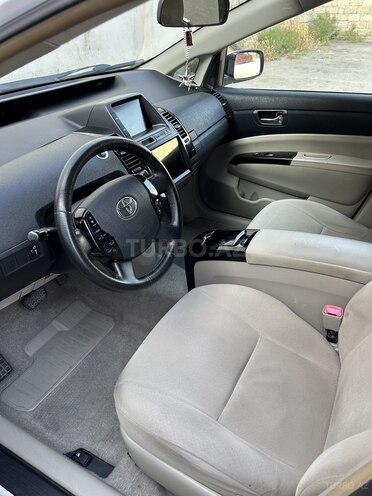 Toyota Prius-10