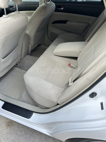 Toyota Prius-12