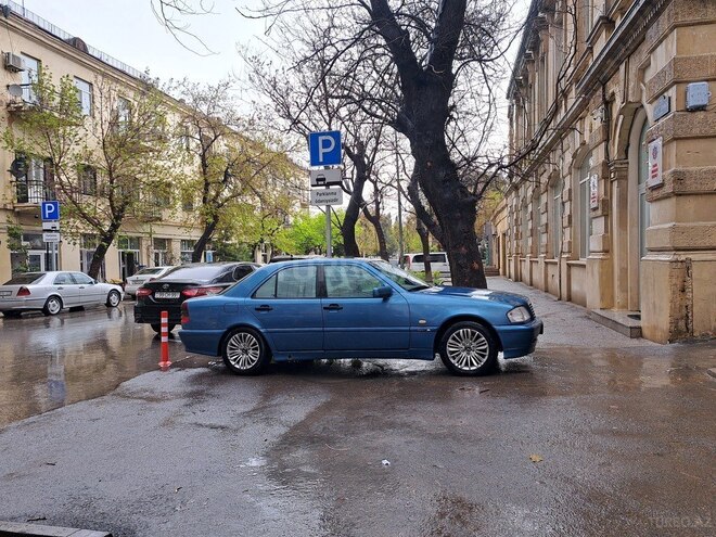 Mercedes C 240 1998, 330,000 km - 2.4 l - Bakı