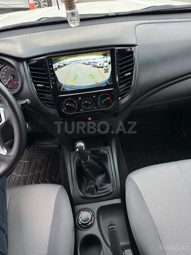 Mitsubishi L200-12