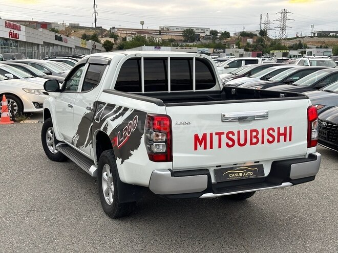 Mitsubishi L200-8