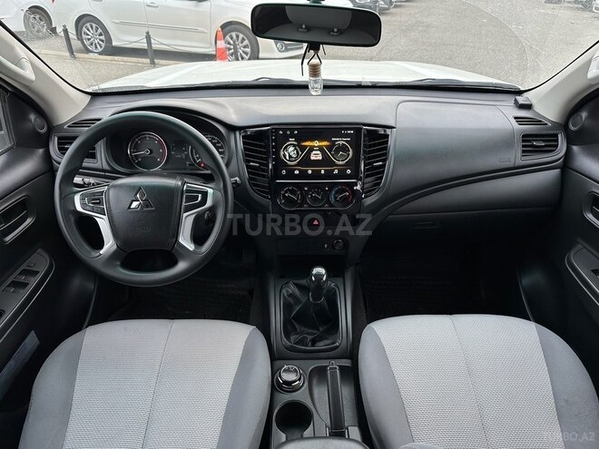 Mitsubishi L200-10
