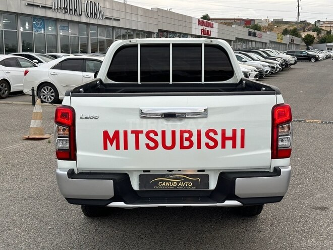 Mitsubishi L200-9