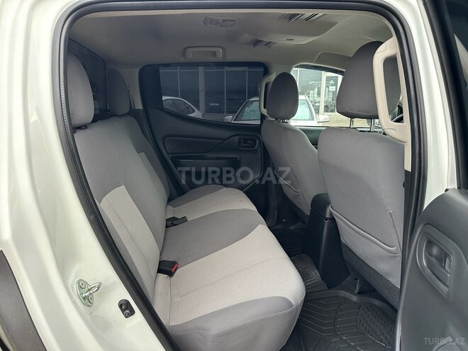 Mitsubishi L200-16