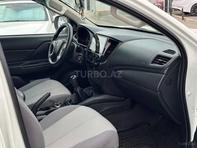 Mitsubishi L200-15