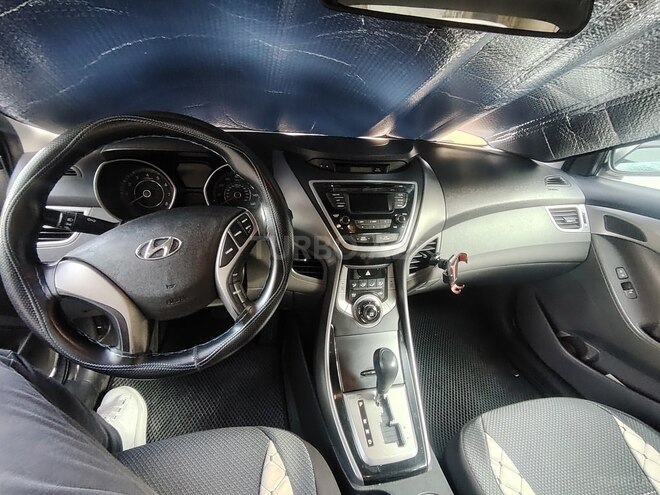Hyundai Elantra-8