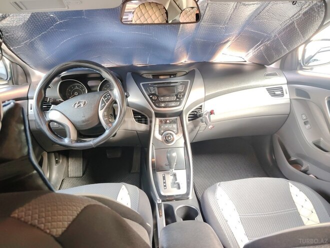 Hyundai Elantra-5
