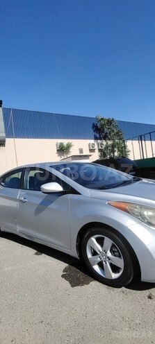 Hyundai Elantra-2