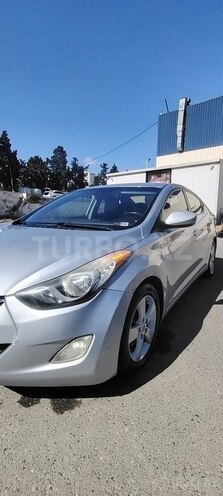 Hyundai Elantra-3