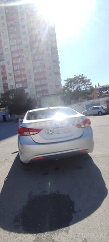 Hyundai Elantra-4