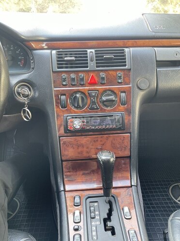 Mercedes E 240 1998, 347,255 km - 2.4 l - Bakı