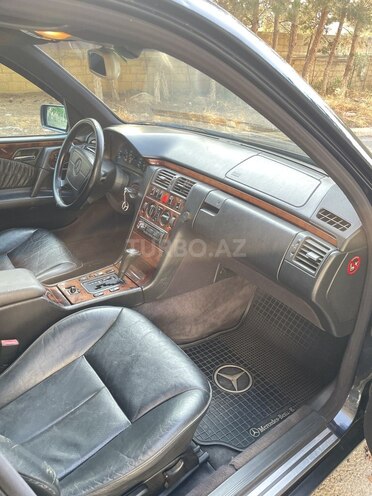 Mercedes E 240 1998, 347,255 km - 2.4 l - Bakı