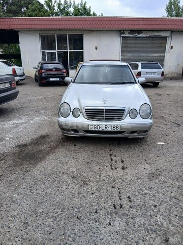 Mercedes E 220 2000, 461,371 km - 2.2 л - Biləsuvar