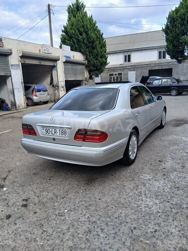 Mercedes E 220 2000, 461,371 km - 2.2 л - Biləsuvar