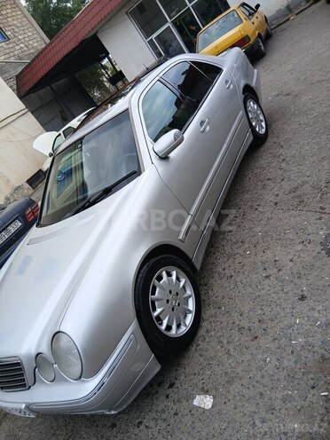 Mercedes E 220 2000, 461,371 km - 2.2 л - Biləsuvar