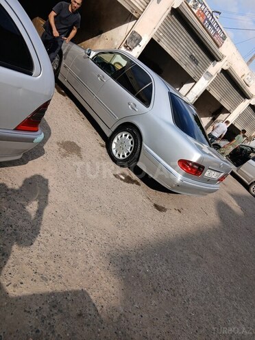 Mercedes E 220 2000, 461,371 km - 2.2 л - Biləsuvar