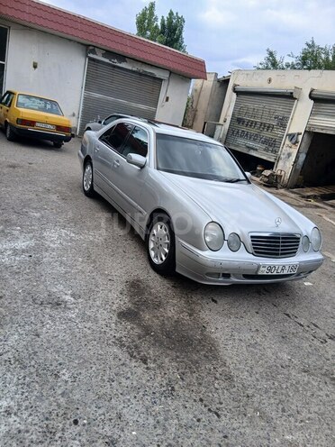 Mercedes E 220 2000, 461,371 km - 2.2 л - Biləsuvar