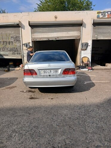 Mercedes E 220 2000, 461,371 km - 2.2 л - Biləsuvar