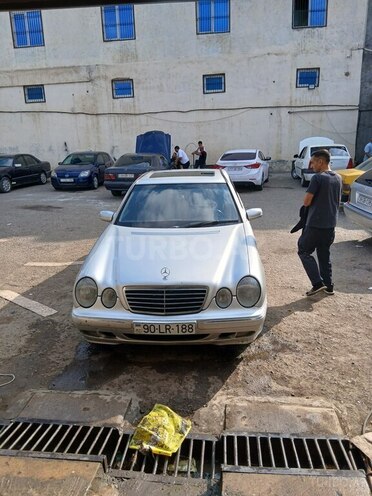 Mercedes E 220 2000, 461,371 km - 2.2 л - Biləsuvar