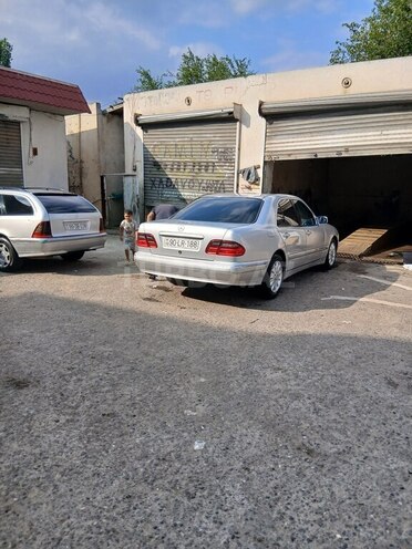 Mercedes E 220 2000, 461,371 km - 2.2 л - Biləsuvar