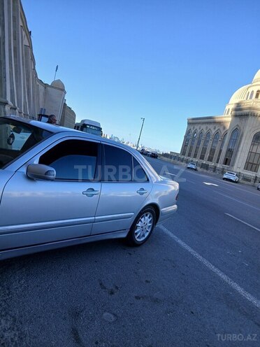 Mercedes E 220 2000, 461,371 km - 2.2 л - Biləsuvar