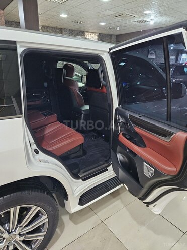 Lexus LX 570-14