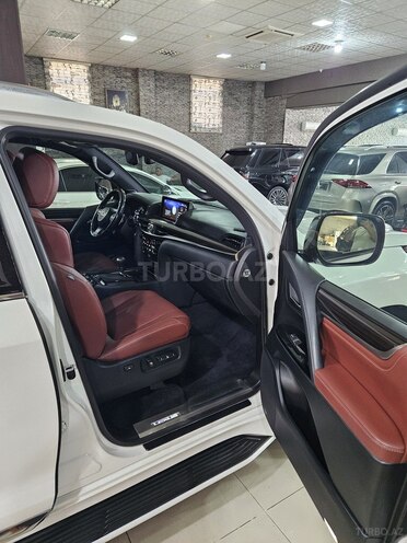 Lexus LX 570-16
