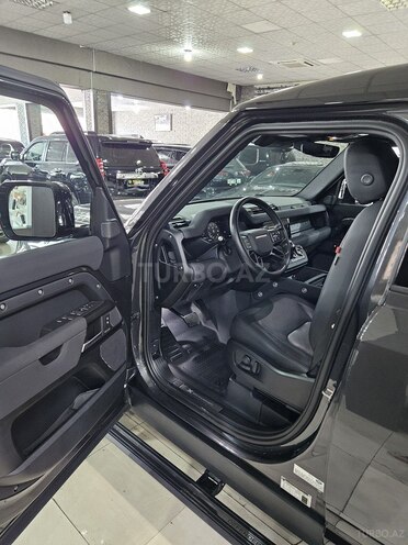 Land Rover Defender-9