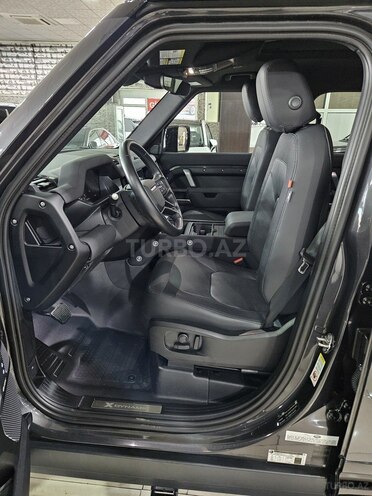 Land Rover Defender-8